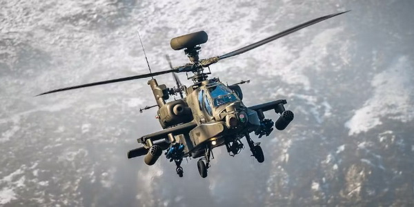 الولايات المتحدة | شركة بوينغ تنتج مروحيات هجومية جديدة من طراز أباتشي AH-64E.