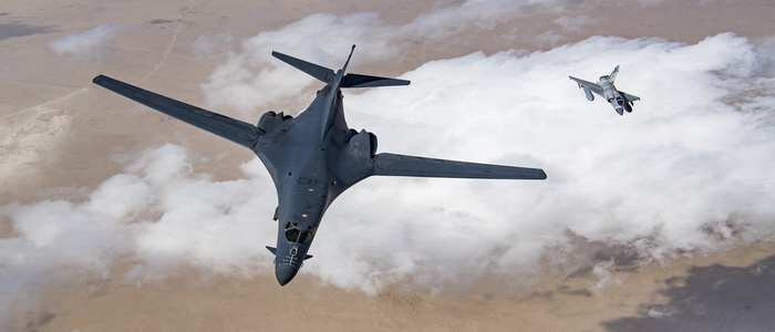 قاذفات B-1B Lancer الأمريكية تشارك لأول مرة في تمارين حربية دفاعية مشتركة.