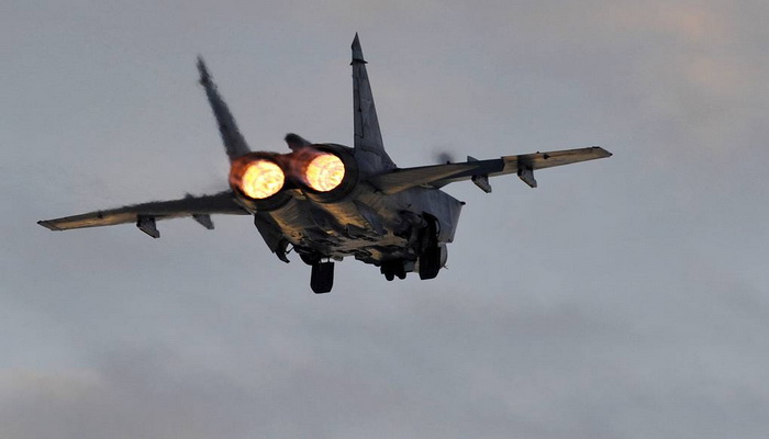 مقاتلات روسية من طراز MiG-31 تخوض معركة عنيفة في الستراتوسفير في تدريبات فوق كامتشاتكا.