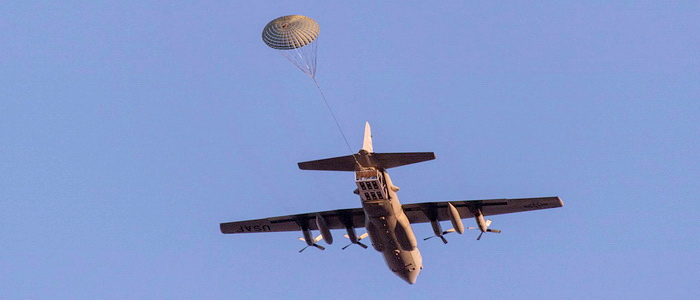 الجيش الأمريكي يقوم باختبار منصة ATAX لبعض الوقت من خلال اختبار مقارن خارجي شركة IrvinGQ تطور نظام المظلة "منصة ATAX" لتسليم المركبات الأرضية المستقلة.