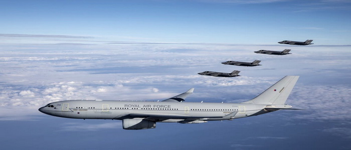 وصول الناقلة فوييجر للمملكة المتحدة حاملة معها مقاتلات إضافية F-35B ضمن العدد المخطط له المملكة المتحدة تتسلم المزيد من مقاتلات F-35B.