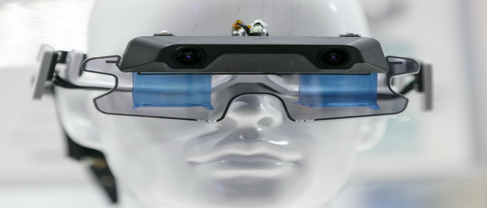 مشروع IVAS هو جهد بين الجيش ومايكروسوفت لعسكرة نظام الواقع المعزز AR الكونجرس الأمريكي يخفض التمويل لمشروع التعزيز البصري المتكامل (IVAS) المشترك بين شركة مايكروسوفت والجيش الأمريكي.