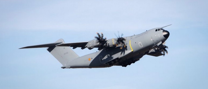 تسلمت القوات الجوية البلجيكية أولى طائراتها من أصل سبع طائرات نقل عسكرية من طراز Airbus A400M إيرباص تسلم أول طائرة من طراز A400M للقوات الجوية البلجيكية.