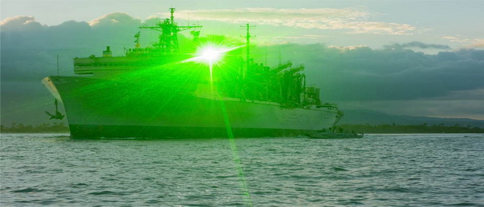 يستخدم الليزر المبهر "كوسيلة غير قاتلة" لإيقاف المركبات والطائرات والمركبات الجوية غير المأهولة المشبوهة من الاقتراب من المناطق المؤمنة شركة بهارات الهندية للإلكترونيات تزود البحرية الهندية بالليزر المبهر غير القاتل.