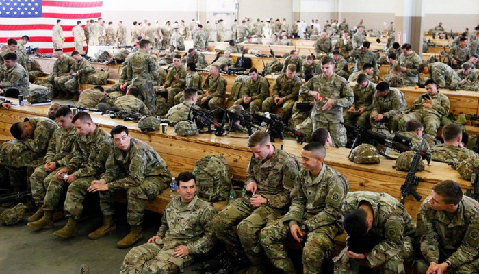 الولايات المتحدة | إرسال ثلاثة آلاف جندي أميركي إلى بولندا وسط مؤشرات غزو روسي لأوكرانيا.