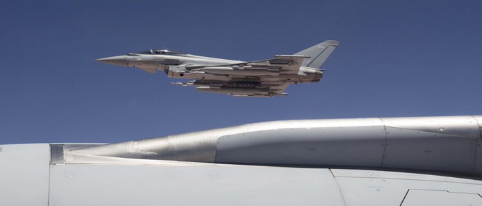 العراق | مقاتلات تايفون بريطانية تقصف كهوف لتنظيم الدولة الإسلامية بجبل سنجار شمال العراق.