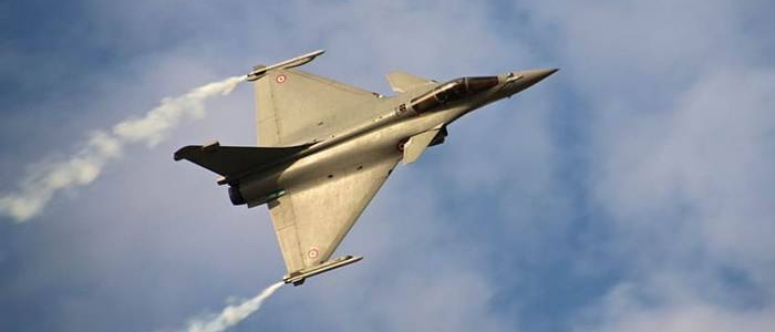 سيشمل معيار F4 مستشعرات رادار مطورة وإلكترونيات بصرية في القطاع الأمامي ، بالإضافة إلى إمكانات محسّنة في شاشة العرض المثبتة على الخوذة فرنسا | إختبار التوافق لخوذة المركبة القتالية Scorpion مع طائرة Rafale Jet القياسية.