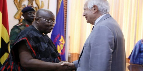 الاتحاد الأوروبي | غانا تتلقى عدد 105 عربات مدرعة عسكرية تمت مصادرتها العام الماضي من سفينة قبالة الشواطي الليبية .