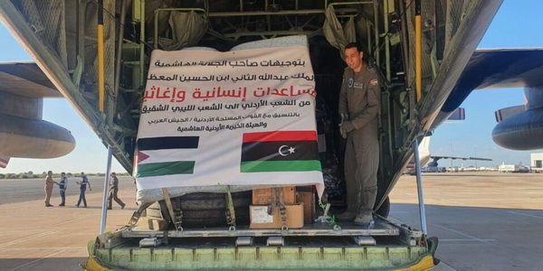 الأردن | القوات المسلحة الاردنية ترسل طائرة مساعدات لإغاثة المتضررين من الإعصار في مدن ومناطق شرق ليبيا.